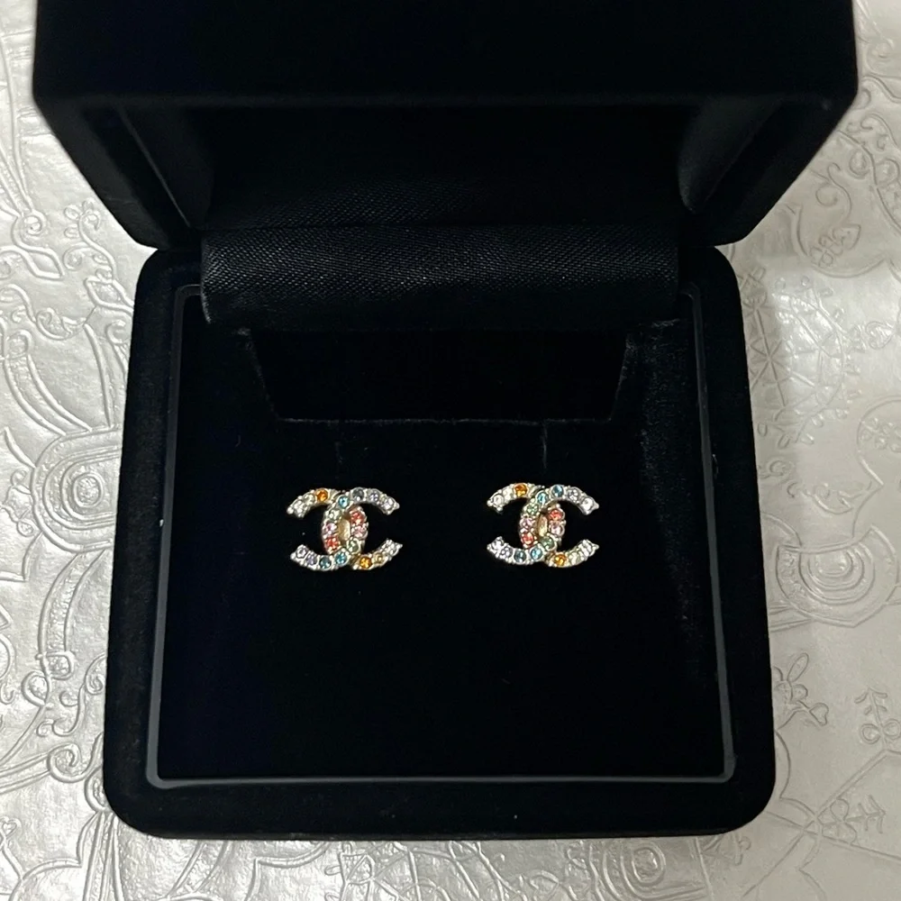 🚫SOLD🚫Authentic Chanel Rainbow Multicolor Crystal CC Earrings GHW - Picture 3 of 7